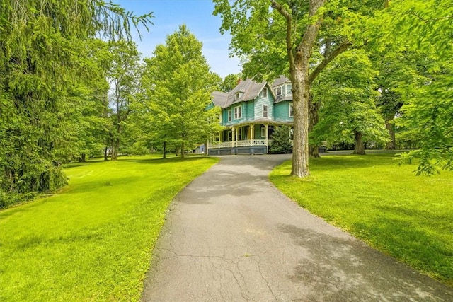 view of front of property featuring a porch and a front lawn