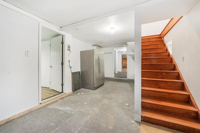 staircase featuring concrete floors