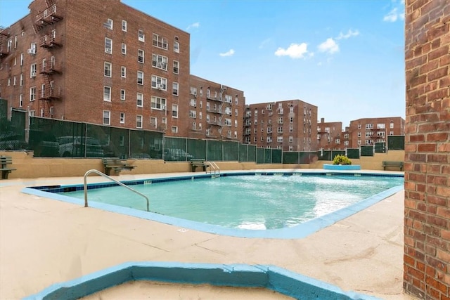 view of swimming pool