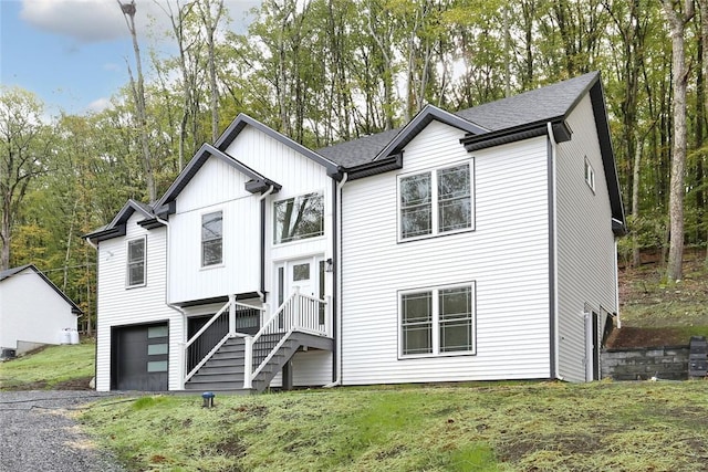 view of front of house featuring a garage