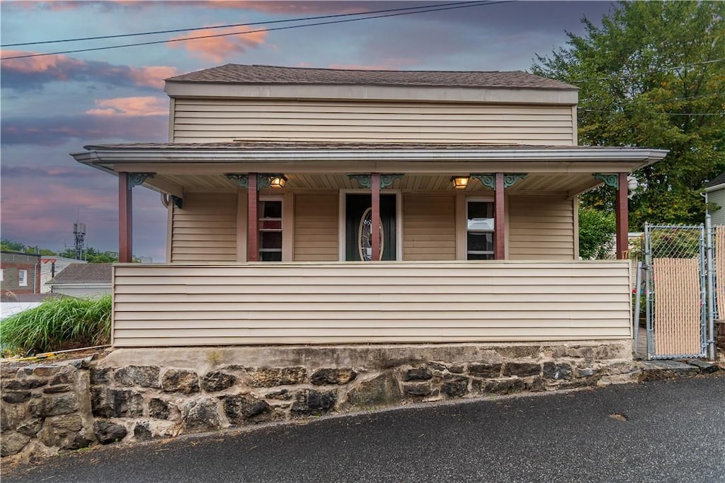 farmhouse-style home featuring a porch