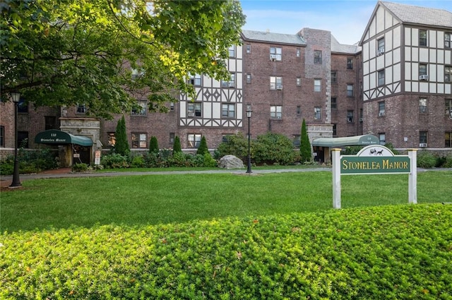 view of property's community with a lawn