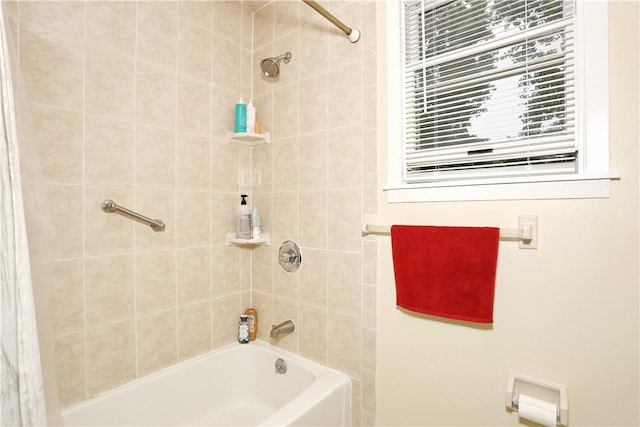 bathroom featuring tiled shower / bath combo