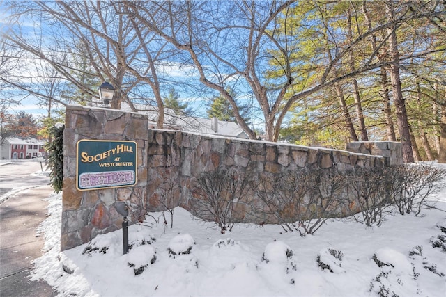 view of community / neighborhood sign