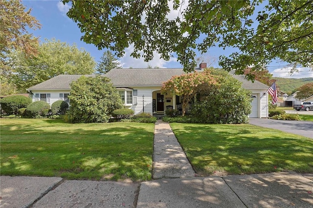 view of front of home featuring a garage and a front yard