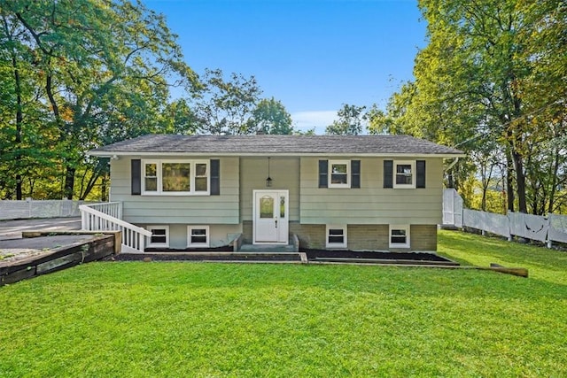 split foyer home featuring a front lawn