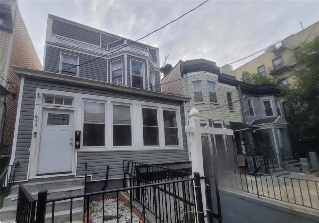 636 E 230th St, Bronx, NY 10466 - view of front of house with a fenced front yard and entry steps