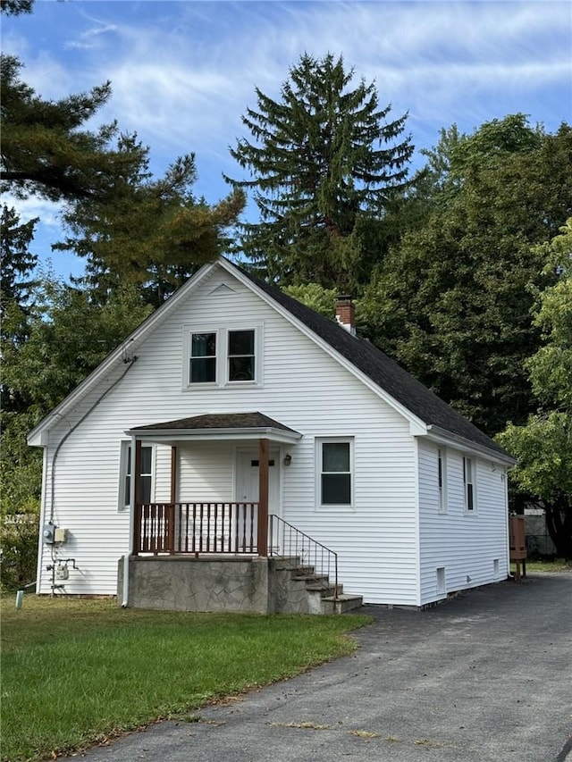 135 Violet Ave, Poughkeepsie NY, 12601, 3 bedrooms, 2 baths house for sale