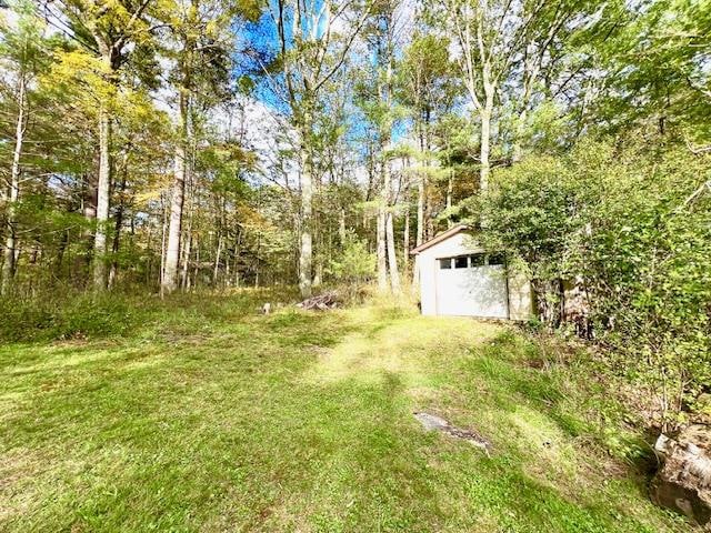 view of yard featuring an outbuilding and a garage