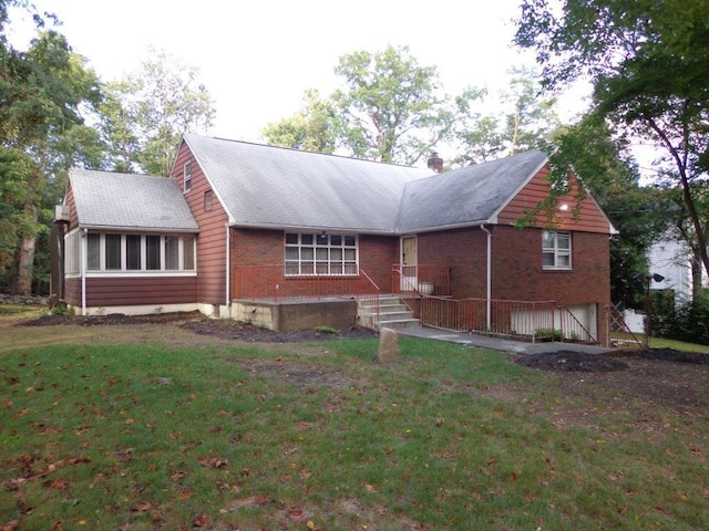 view of front of property with a front lawn