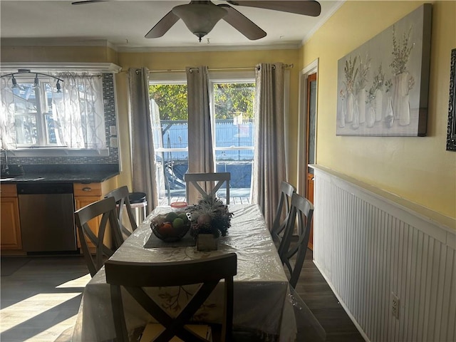 dining space featuring dark hardwood / wood-style floors, ceiling fan, and crown molding