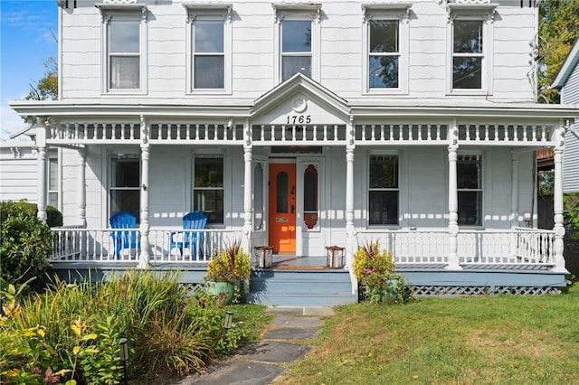 view of front of house with a front yard