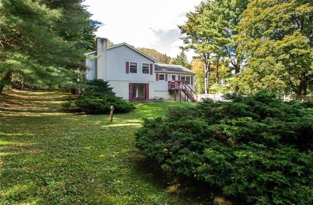 back of house featuring a yard