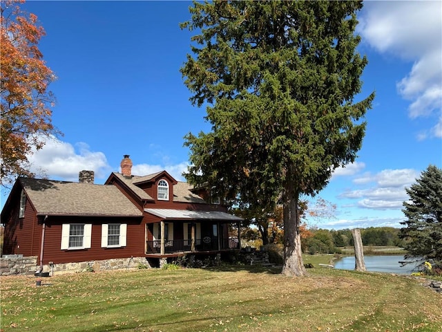 view of front of home featuring a water view and a front lawn