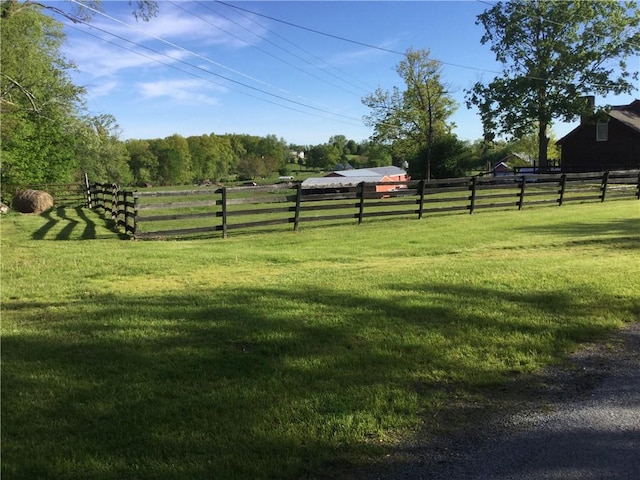 view of yard featuring a rural view