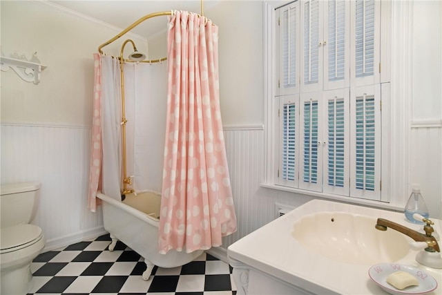 full bathroom with toilet, ornamental molding, sink, and shower / tub combo with curtain