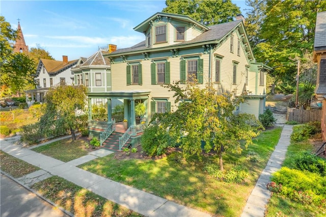 view of front of home with covered porch and a front yard