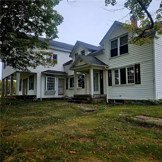 view of front of home with a front lawn