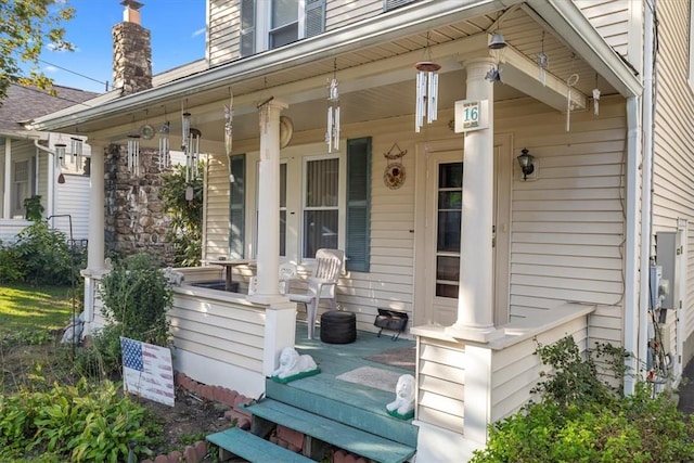 property entrance featuring covered porch