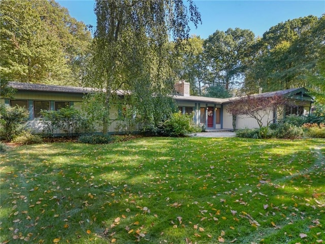 ranch-style home featuring a front yard