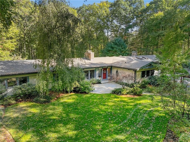 view of front of house with a front yard