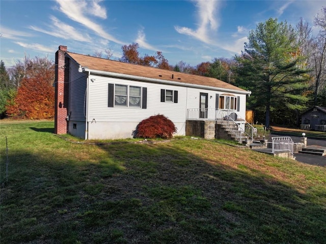 view of front of house featuring a front yard