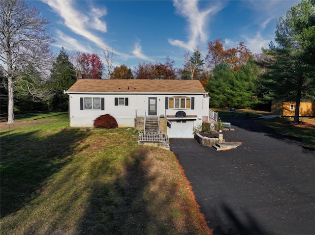 view of front of house with a front lawn and a garage