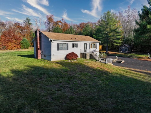 view of front of house with a front lawn