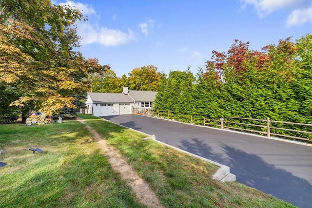 view of front of house featuring a front lawn