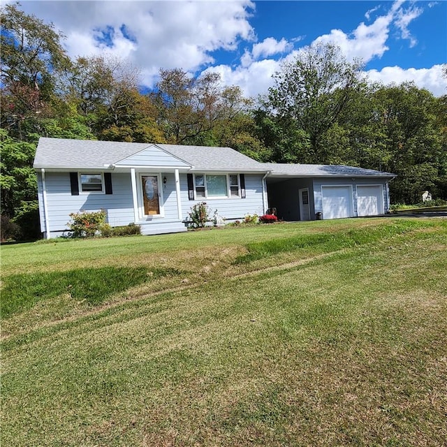 single story home with a front lawn