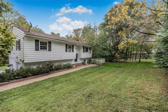 view of front of house featuring a front yard