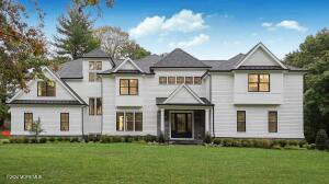 view of front of home with a front yard