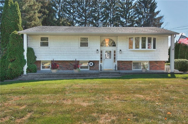 split foyer home featuring a front lawn