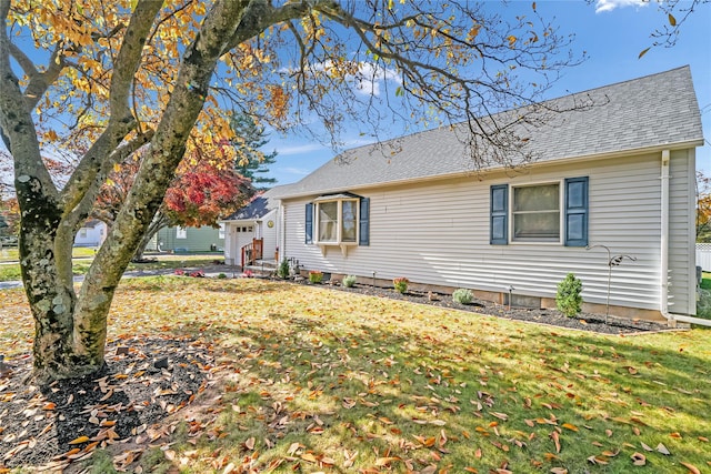 view of front of house with a front lawn