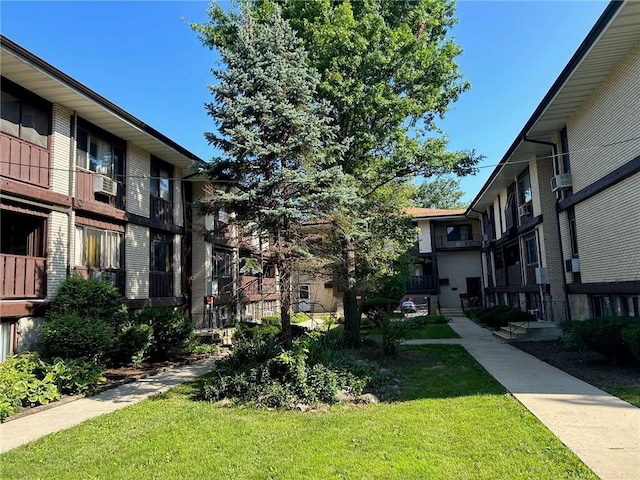 view of home's community featuring a yard