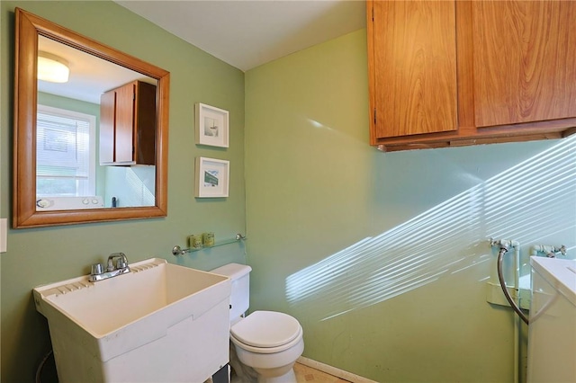 bathroom featuring sink and toilet