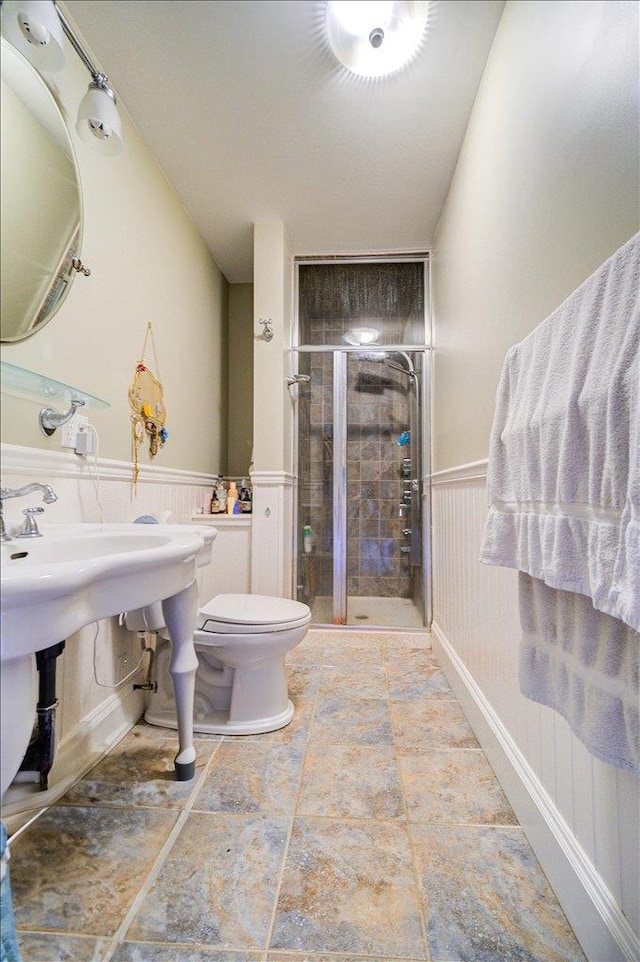 bathroom featuring toilet and an enclosed shower