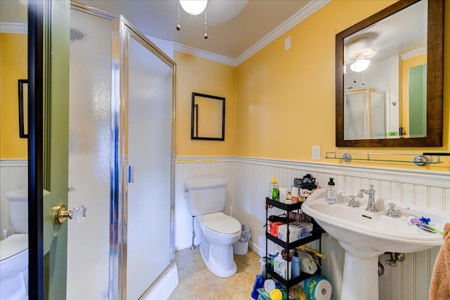 bathroom featuring toilet, an enclosed shower, and ornamental molding