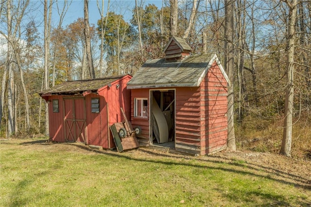 view of outbuilding featuring a yard