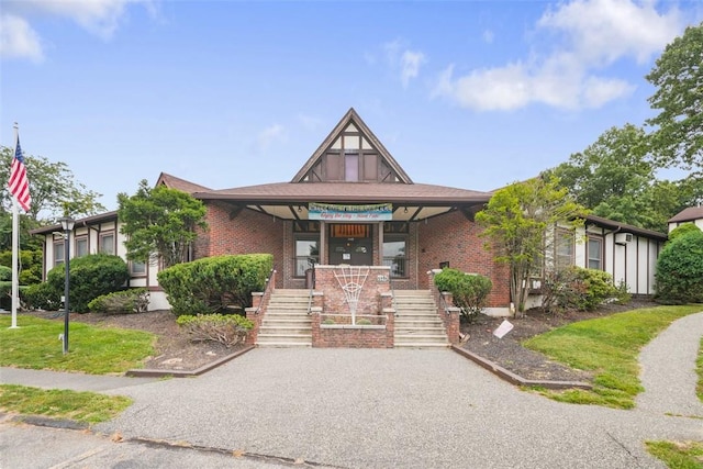 view of front facade featuring covered porch