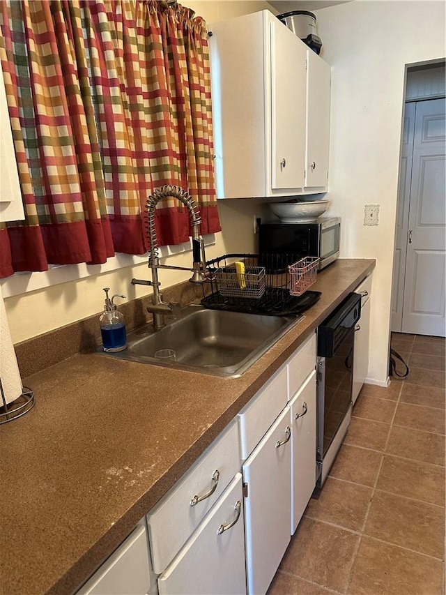 kitchen featuring gray cabinets