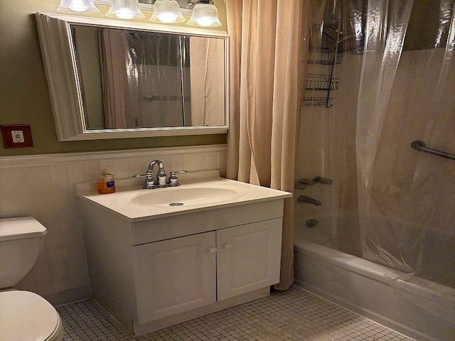 full bathroom featuring vanity, toilet, tile patterned flooring, and shower / tub combo