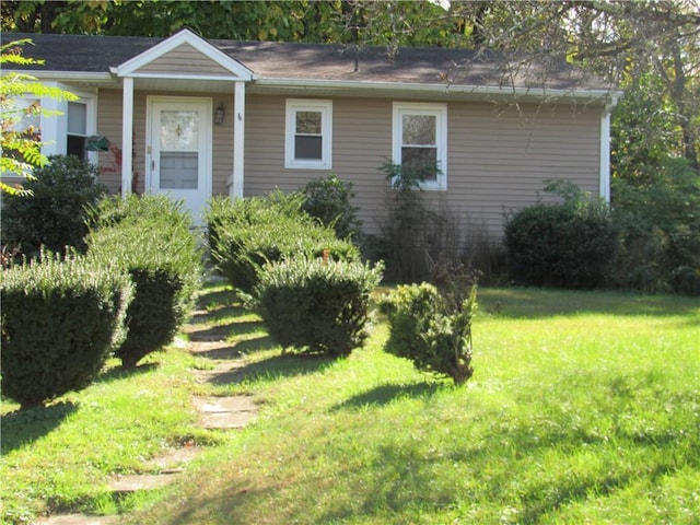 view of front of property with a front yard