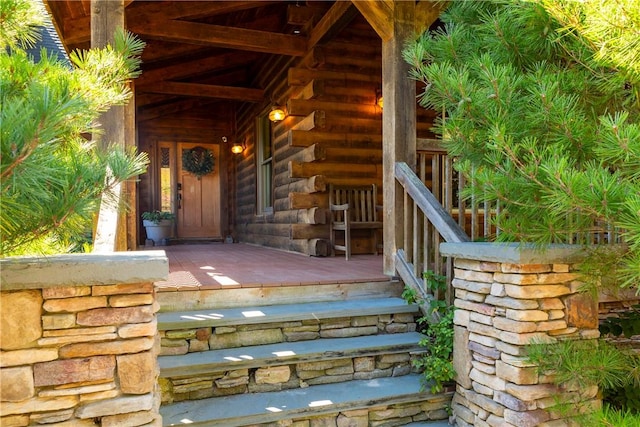 entrance to property featuring covered porch