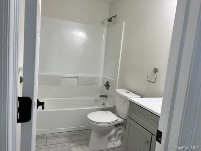 full bath with shower / bath combination, toilet, and vanity