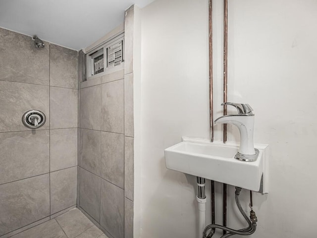 bathroom featuring sink