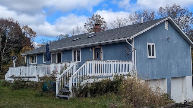 view of front of home with covered porch and a garage