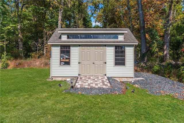 view of outdoor structure with a yard