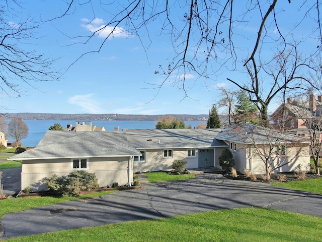 ranch-style home featuring a water view