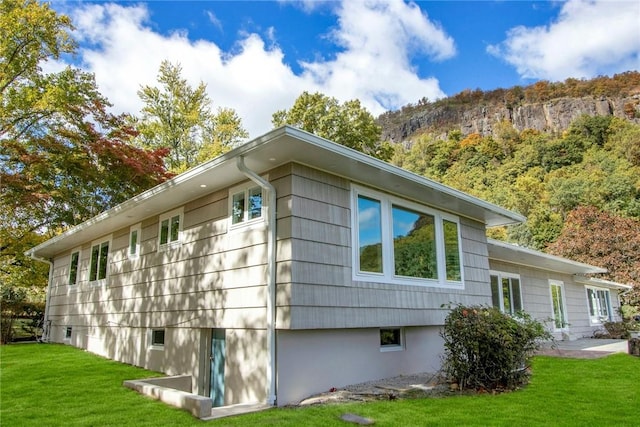 view of side of property featuring a yard